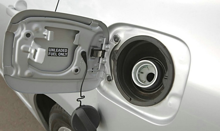 油箱进水打不着火怎么办