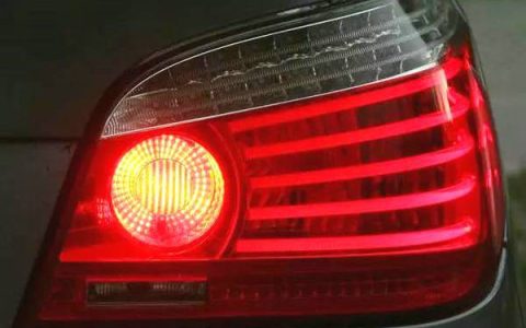 刹车灯不亮怎么解决