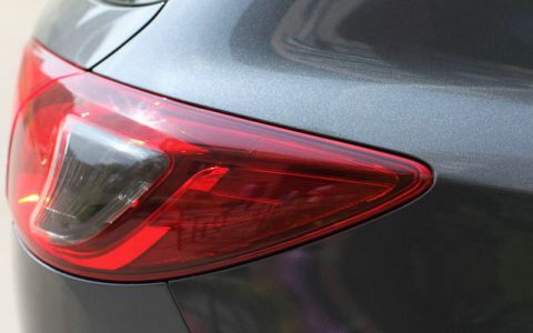 尾灯灯罩破了要全部换吗