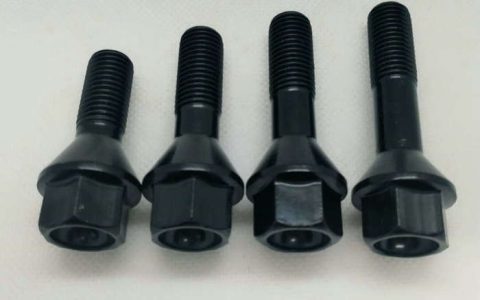 怎么确定轮胎螺丝拧紧了