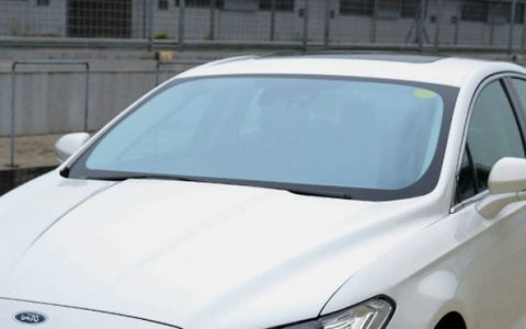 前挡风玻璃贴膜好还是不贴膜好