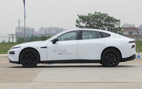 小鹏p7后备箱怎么打开