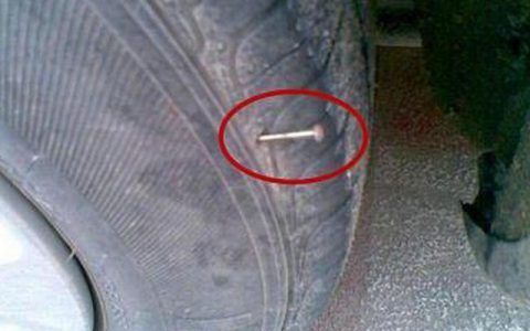 汽车轮胎扎了钉子怎么办