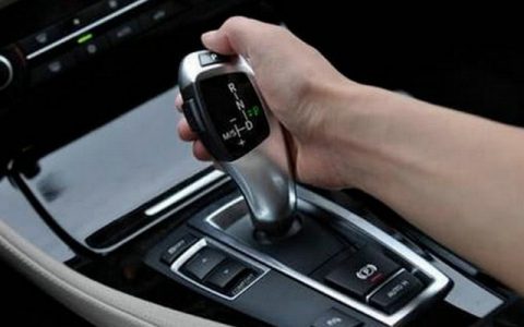 自动挡汽车起步步骤