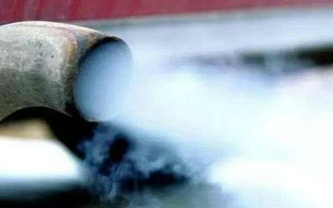 汽车排气管一直冒白烟怎么回事