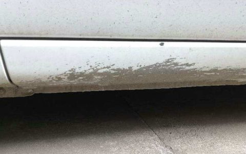 水泥沾上车了用什么可以清除