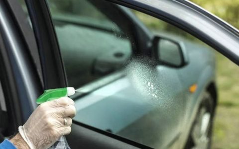 车窗上升卡顿下降正常咋回事