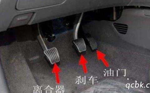 杀车时先踩离合还是刹车呢