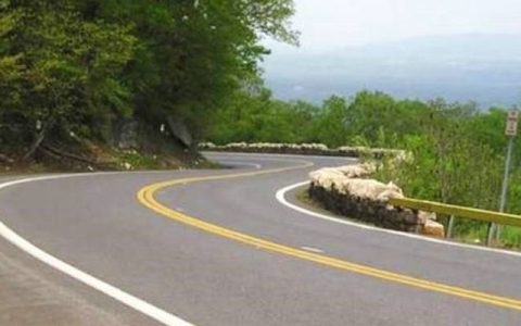 下陡坡自动挡怎么使用