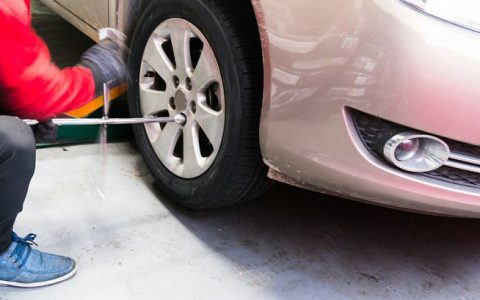 轮毂喷漆怎么快速去除