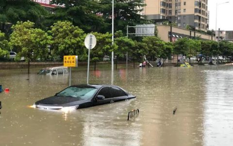 水到车轮一半了车内会进水吗