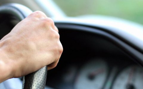 压在斑马线上等红灯会扣分吗