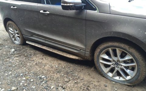 汽车爆胎原因有哪些