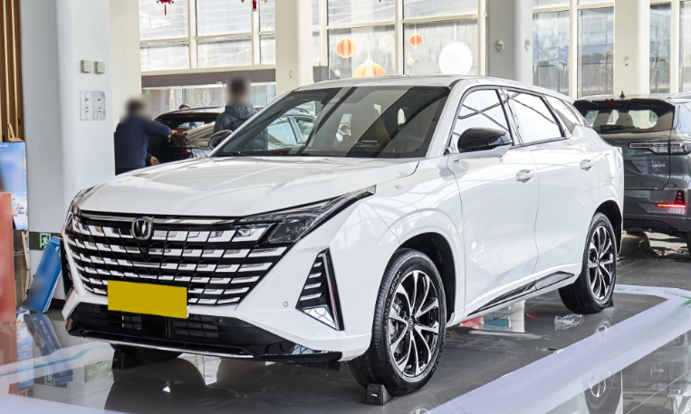 10 万预算买车别乱冲！5 款爆款新能源车实测，真香还是减配？看完再下单