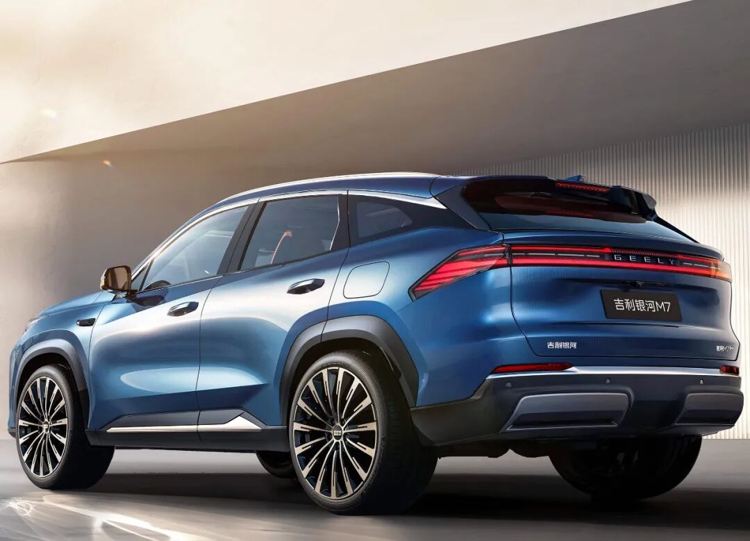 吉利银河 M7 杀疯了！米兰发布的中式美学 SUV，1730km 续航 + Flyme Auto，定价成关键