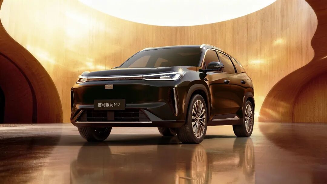 吉利银河 M7 杀疯了！米兰发布的中式美学 SUV，1730km 续航 + Flyme Auto，定价成关键