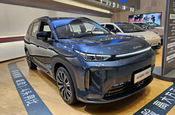 10 万预算买车别乱冲！5 款爆款新能源车实测，真香还是减配？看完再下单