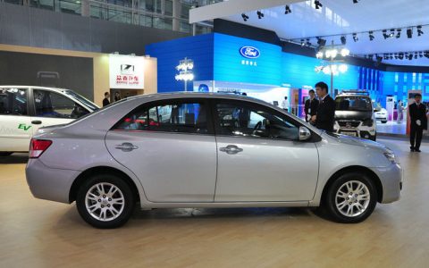 众泰z300发动机是什么牌子的