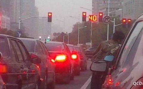 连闯两个红灯怎么处罚