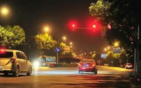 开车闯红灯扣几分罚多少