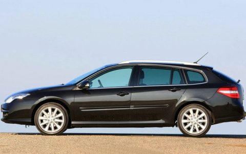 雷诺拉古娜的发动机号在哪