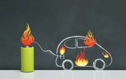 新能源汽车起火用什么灭火