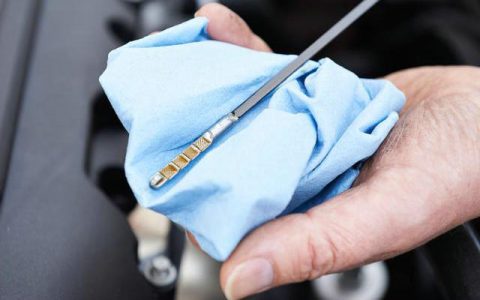 思域在哪里看机油剩余量