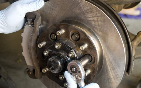 刚买的新车刹车有异响正常吗