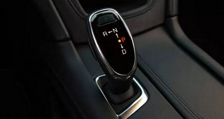 汽车挂挡的字母代表什么