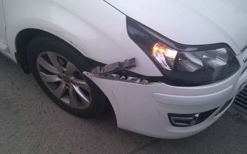 汽车更换前保险杠多少钱