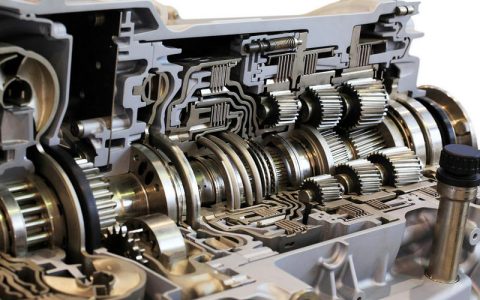 自动挡变速箱油到底要不要换 多久更换才合适