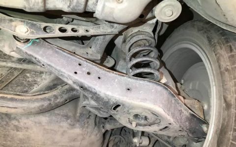 底盘胶套老化会怎么样