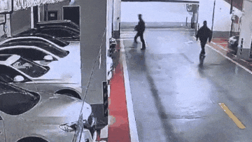 小偷新套路:男子专挑后视镜未折叠车辆行窃 没锁车的概率大