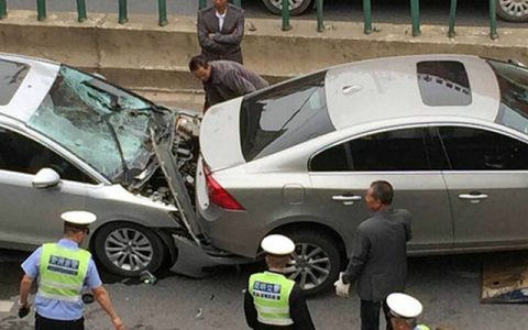 汽车事故报保险处理流程