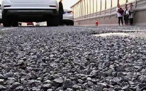 汽车走烂路咯吱咯吱响是什么原因