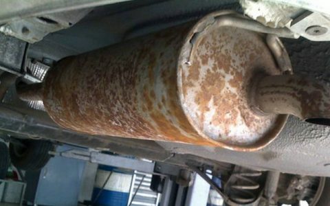 汽车排气管生锈怎么解决