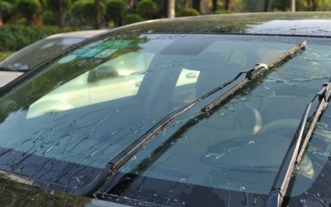 雨刮器刮不干净有水纹怎么办