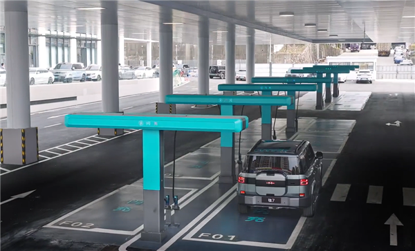 奇瑞尹同跃盛赞比亚迪和王传福非常了不起！但表达了两点担忧