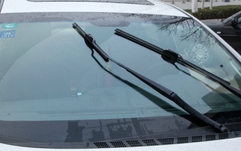 科鲁兹雨刷怎么换胶条