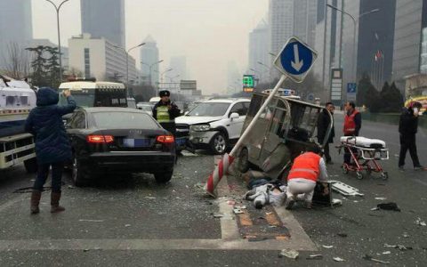 发生交通意外自己主责怎么赔偿