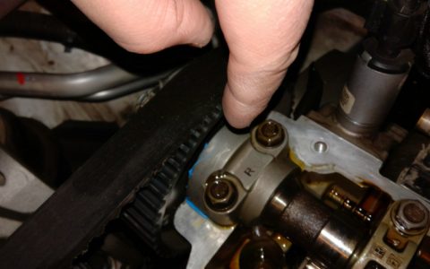 发动机忘记加机油了会造成什么影响