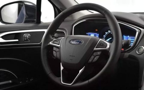 汽车方向盘不正怎么调