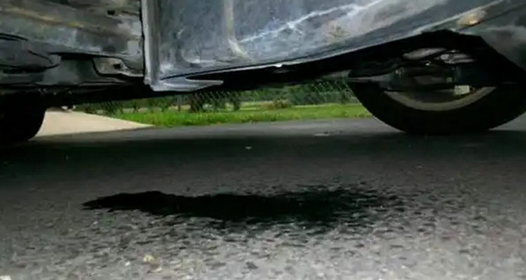 汽车空调排水管在哪个位置