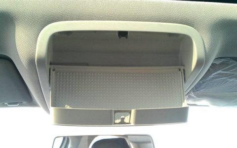 车内阅读灯一直亮怎么办