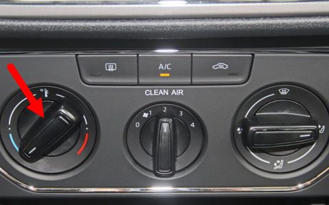汽车暖气开关是哪个