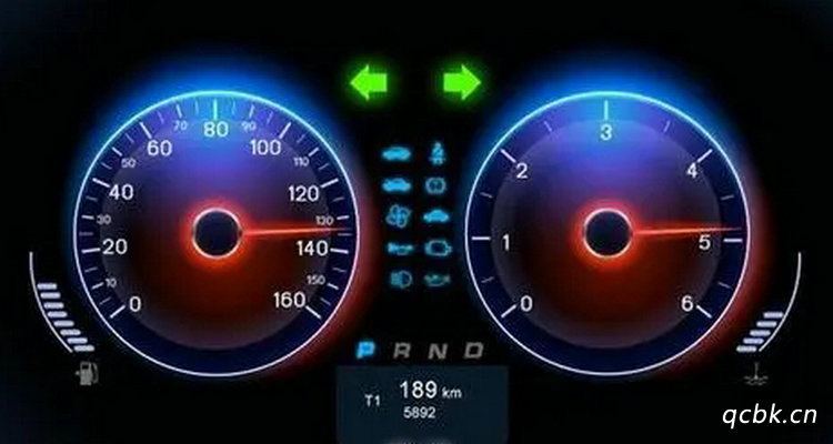 车辆仪表盘上的各种故障显示灯