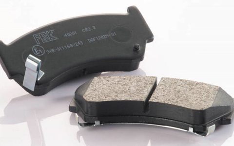 陶瓷刹车片和金属刹车片哪个好