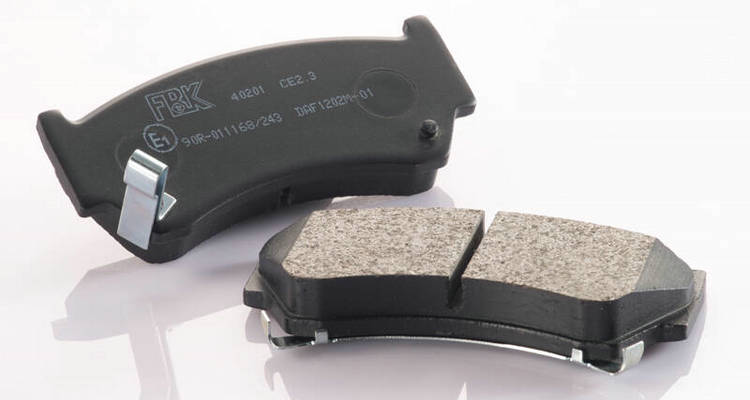 陶瓷刹车片和金属刹车片哪个好