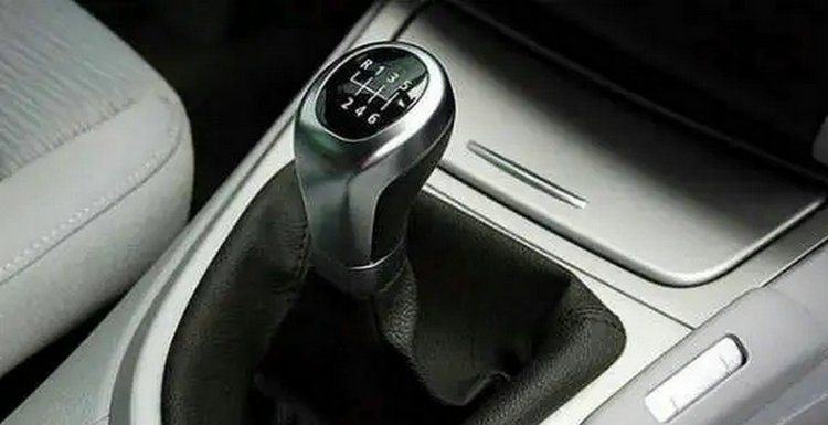 手动挡怎么减档