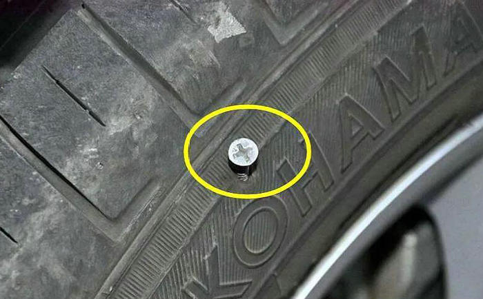 轮胎扎钉子跑高速会不会爆胎